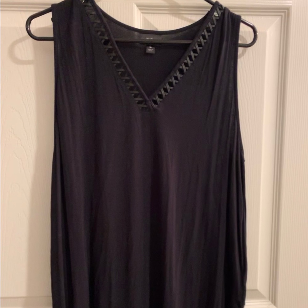 Women’s hi lo tank with neckline accent